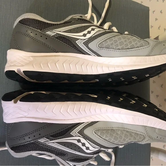 Saucony Wmn’s Running Sneakers - Picture 2 of 9